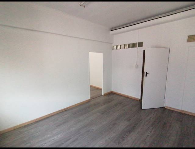 56M² OFFICE TO LET IN PAARDEN EILAND